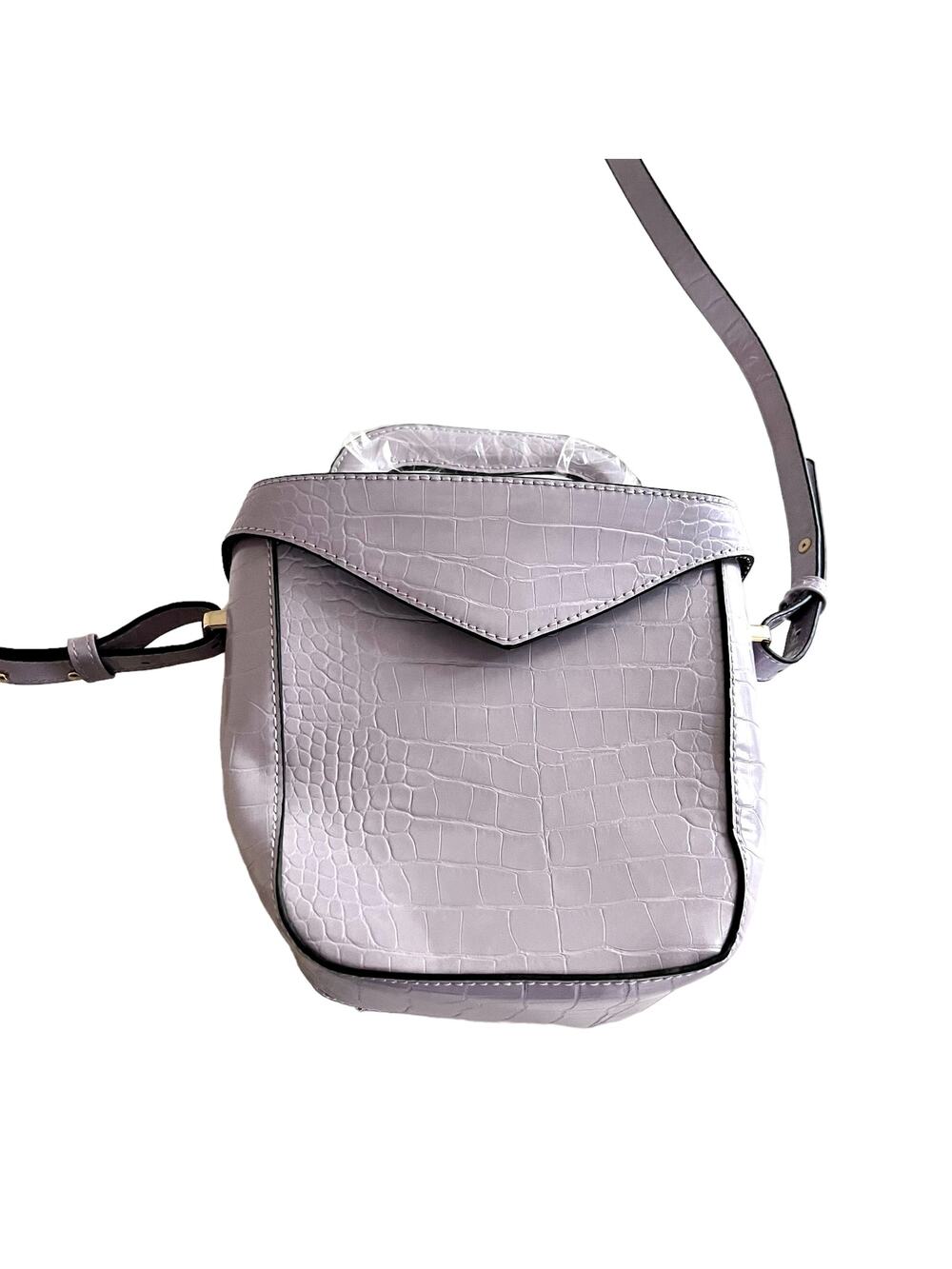 Isabelle vegan alligator texture lavender crossbody bucket bag NWT